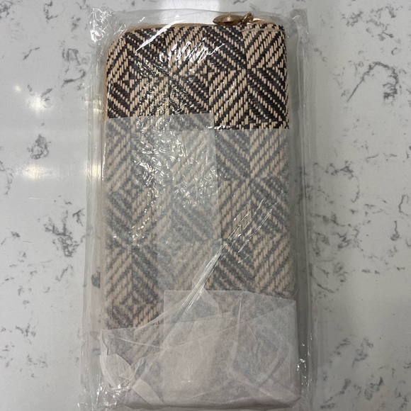 raffia straw zipper clutch wallet - holds 12 cards plus cash - Picture 2 of 8